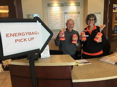 City volunteers distribute Hefty Energybags