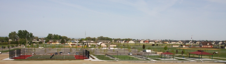 Tennis and horseshoe courts at Settler's Park